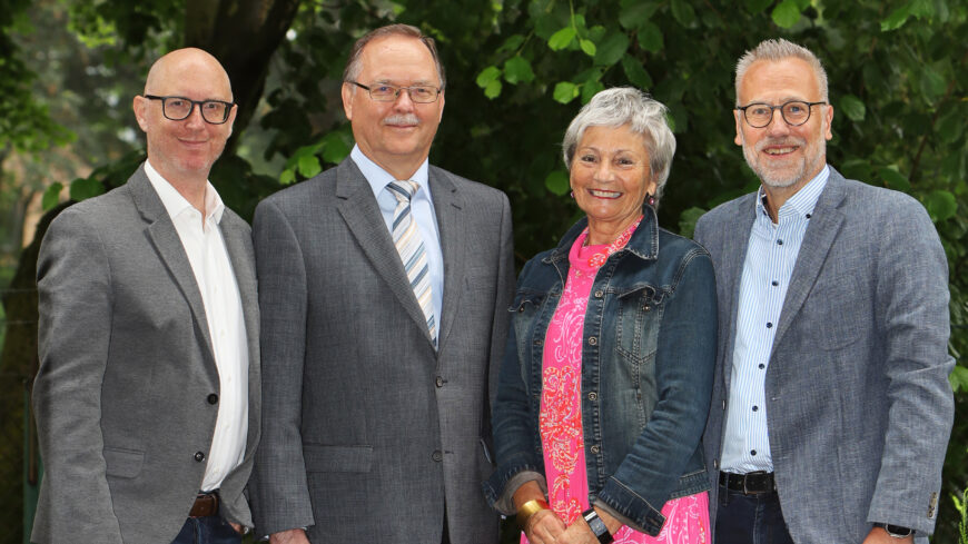 Lebenshilfe im Kreis Kleve, v. l. Jörg Kador (Vorstand), Friedhelm Bucksteeg (Aufsichtsratsvorsitzender), Adelheid Ackermann (stellvertretende Aufsichtsratsvorsitzende), Stephan Roman Brockschmidt (Vorstand).