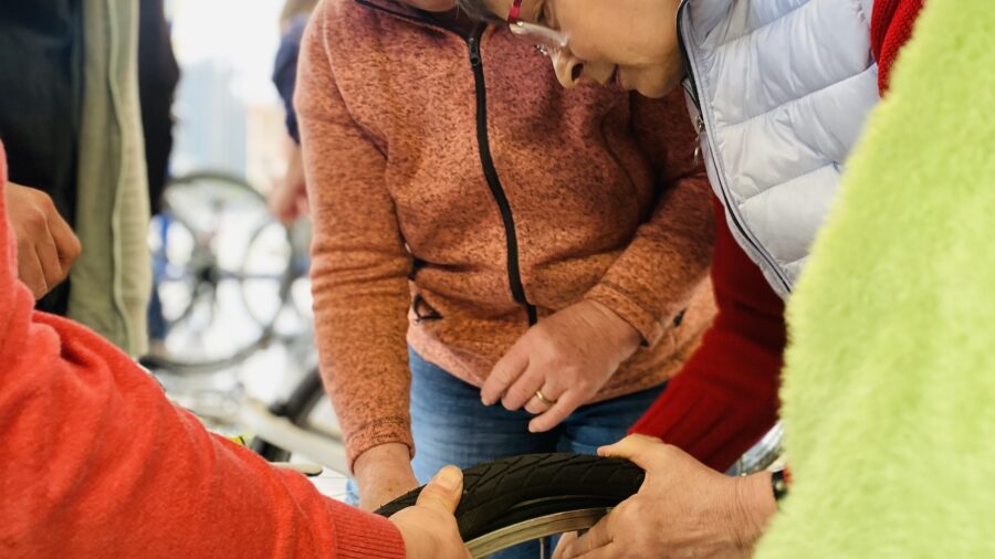 Landfrauen Straelen zu Gast im Fahrradpoint der Lebenshilfe.